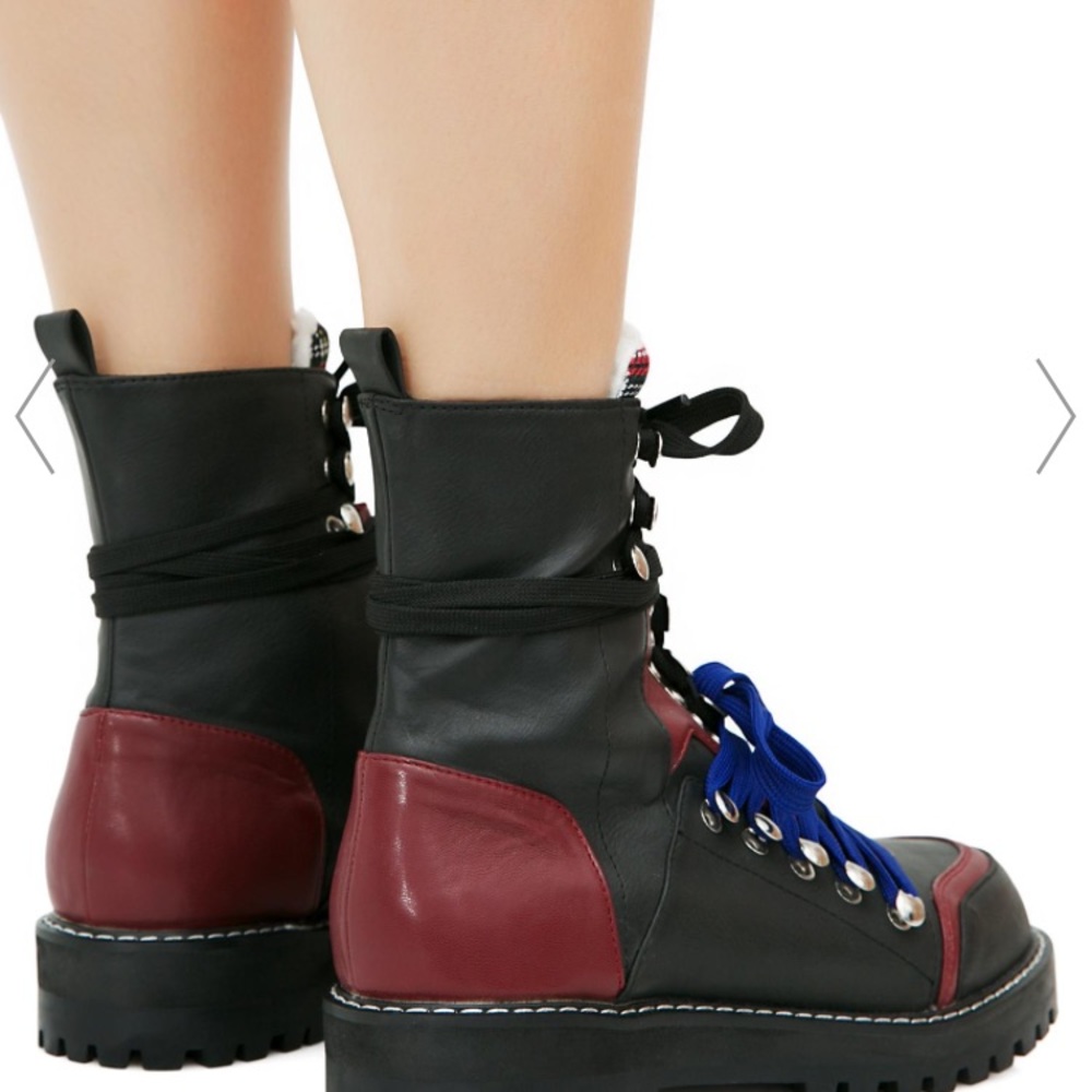 ISO Current Mood TREK BOOTS!